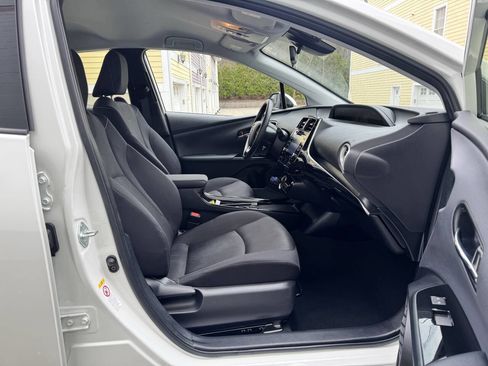 Used 2020 Toyota Prius Prime LE image 15