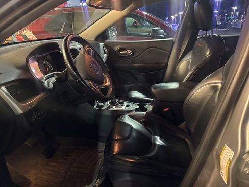 Used 2016 Jeep Cherokee Trailhawk w/ Leather Interior Group image 11