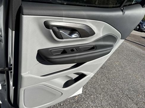 Used 2024 GMC Terrain SLE image 18