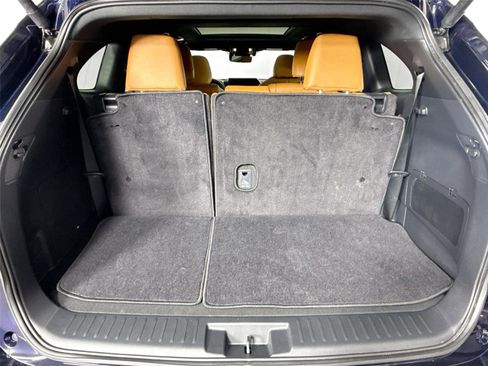 Used 2024 Toyota Highlander Platinum FWD image 41