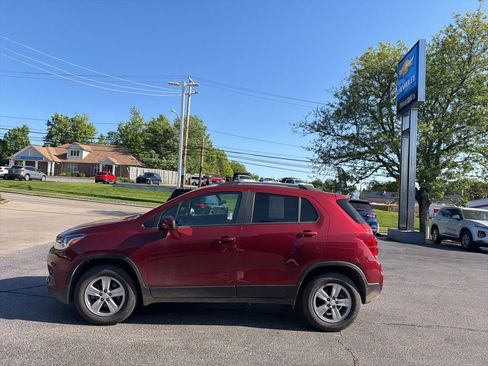 Used 2022 Chevrolet Trax LT w/ LT Convenience Package AWD/4WD image 6