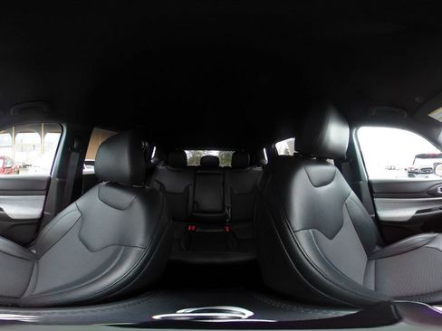 Used 2025 Jeep Compass Latitude image 42