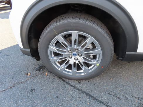 New 2026 Ford Explorer Active w/ Active Comfort Package image 7