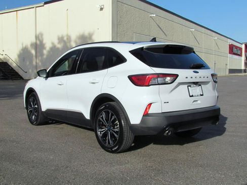 Used 2022 Ford Escape SE w/ SE Sport Appearance Package FWD image 9