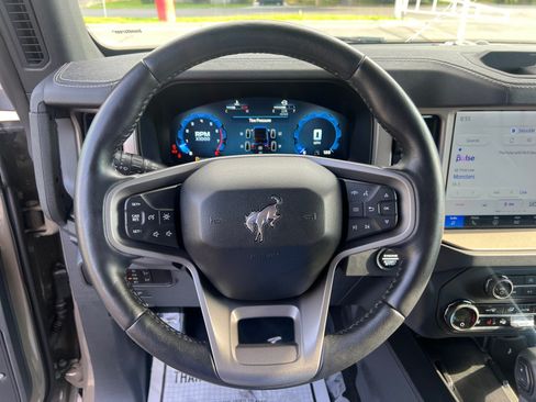 Used 2025 Ford Bronco Outer Banks w/ Sasquatch Package AWD/4WD image 12