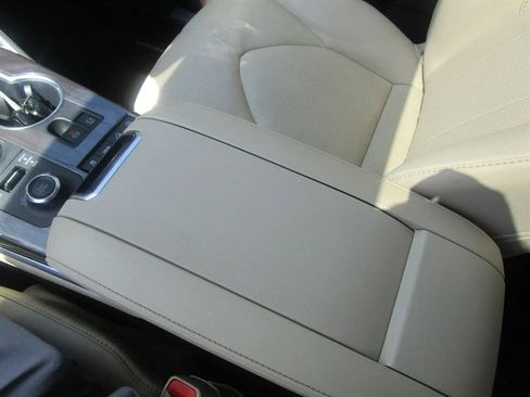 Used 2020 Toyota Highlander Limited image 25