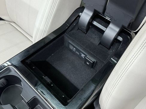 Used 2018 Land Rover Range Rover Velar R-Dynamic SE image 44