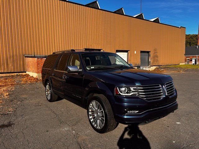 Used 2017 Lincoln Navigator L Select AWD/4WD image 3