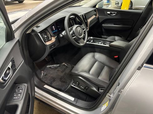 Certified 2023 Volvo XC60 B5 Plus w/ Climate Package image 10