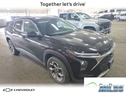Certified 2024 Chevrolet Trax LT FWD image 1