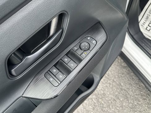 Used 2025 Nissan Kicks S AWD/4WD image 16