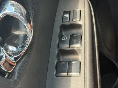 Used 2014 Nissan Versa Note SV w/ SL Package FWD image 30