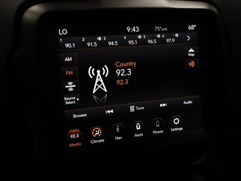 Used 2022 Jeep Renegade Altitude AWD/4WD image 3