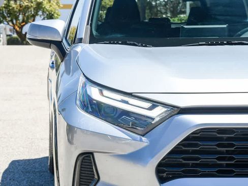 Used 2022 Toyota RAV4 SE AWD/4WD image 4