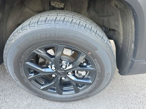 Used 2024 Jeep Grand Cherokee L Altitude AWD/4WD image 11