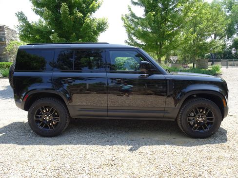 New 2025 Land Rover Defender 110 S image 11