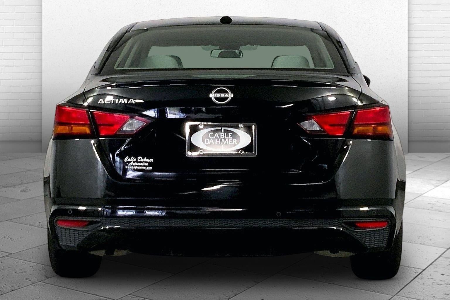 Used 2025 Nissan Altima 2.5 SV FWD image 3