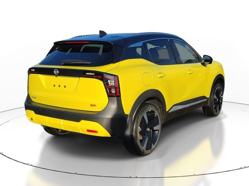 Used 2025 Nissan Kicks SR image 4