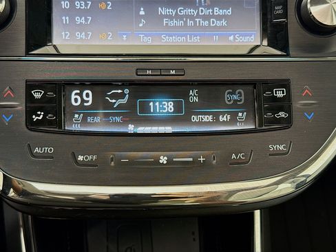 Used 2016 Toyota Avalon Limited w/ Protection Package FWD image 18