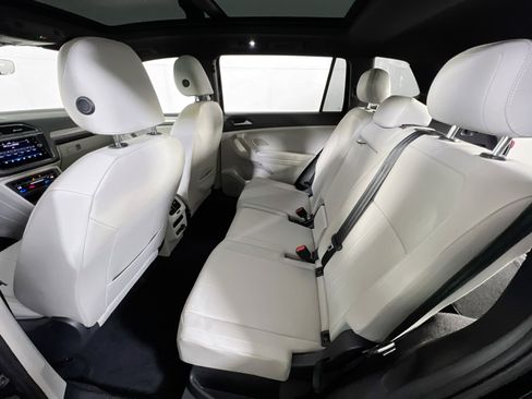 Used 2022 Volkswagen Tiguan SE R-Line image 24