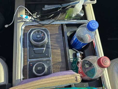 Used 2018 Ford Expedition Platinum image 25