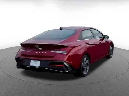 Used 2025 Hyundai Elantra SEL image 11