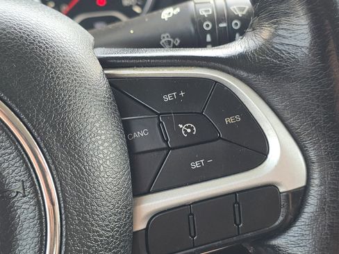 Used 2020 Jeep Renegade Latitude w/ Cold Weather Group image 8