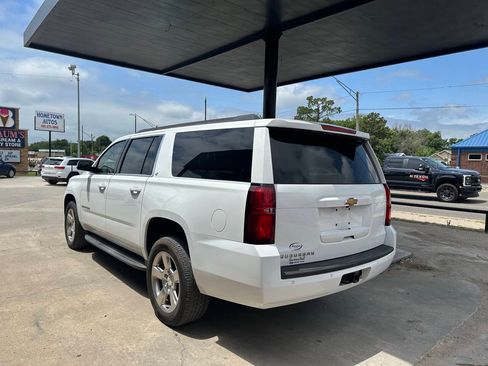 Used 2016 Chevrolet Suburban LT RWD image 6