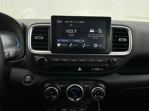 Used 2025 Hyundai Venue SEL image 26