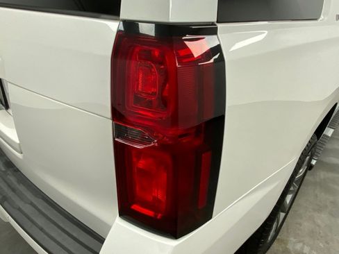 Used 2019 Chevrolet Tahoe LT w/ LT Signature Package image 14