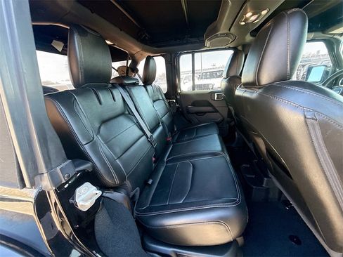 Used 2022 Jeep Wrangler Unlimited Sahara image 31