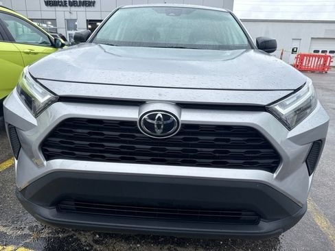 Used 2023 Toyota RAV4 LE AWD/4WD image 11