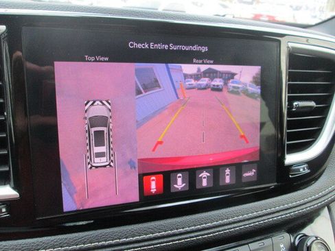 Used 2023 Chrysler Pacifica Touring-L w/ S Appearance Package AWD/4WD image 20