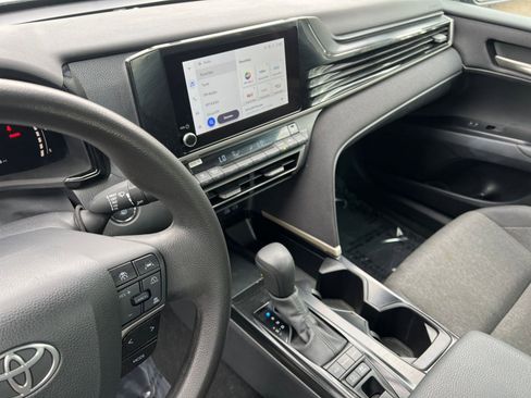 Used 2025 Toyota Camry LE image 20