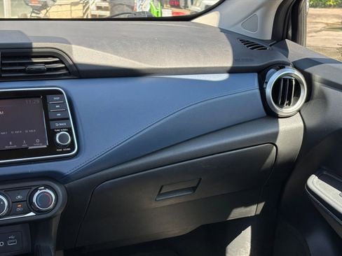 Used 2025 Nissan Versa SV FWD image 33