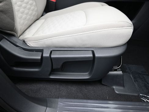 Used 2025 Nissan Pathfinder SV image 16