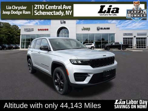 Used 2023 Jeep Grand Cherokee Altitude AWD/4WD image 1