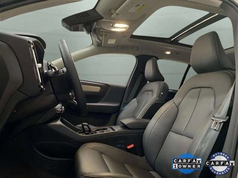 Used 2025 Volvo XC40 B5 Core image 25
