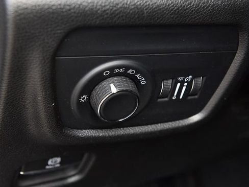 Used 2024 Jeep Grand Cherokee Laredo AWD/4WD image 11