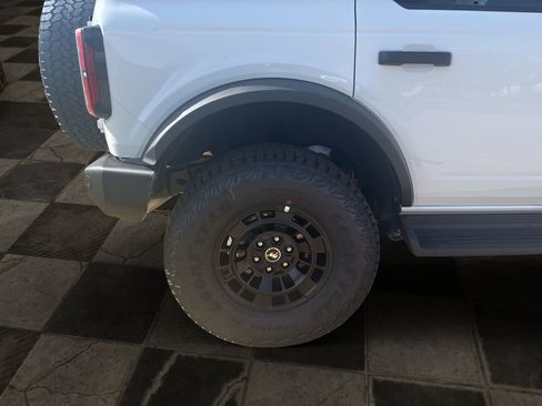 New 2026 Ford Bronco Outer Banks w/ Sasquatch Package AWD/4WD image 8