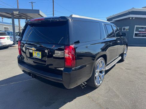 Used 2016 Chevrolet Suburban LT image 7