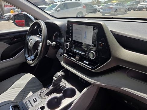 Used 2021 Toyota Highlander L AWD/4WD image 6