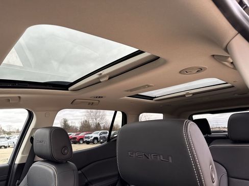 Certified 2023 GMC Acadia Denali w/ Denali Ultimate Package image 11