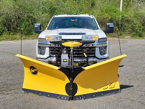 Used 2022 Chevrolet Silverado 3500 LTZ w/ LTZ Convenience Package AWD/4WD image 2