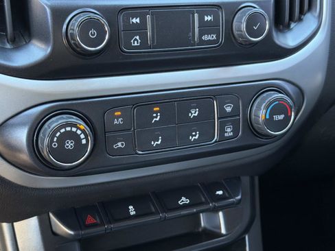 Used 2022 Chevrolet Colorado LT w/ LT Convenience Package image 11