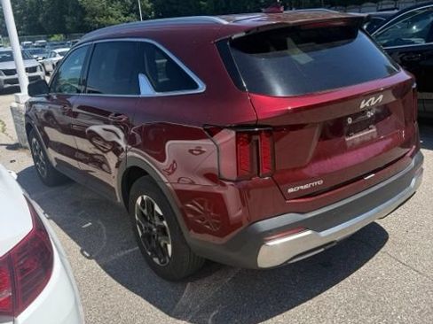 Certified 2024 Kia Sorento S FWD image 4