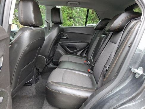 Used 2019 Chevrolet Trax LT w/ LT Convenience Package AWD/4WD image 10