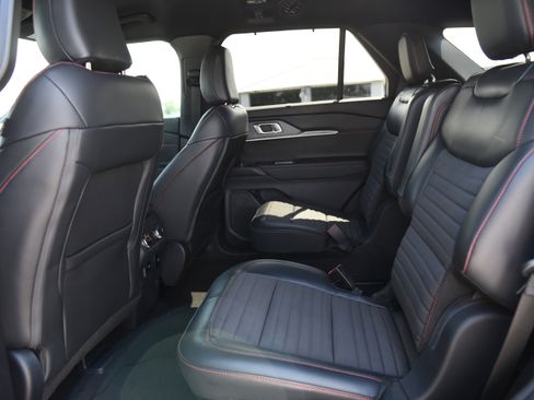 Used 2025 Ford Explorer ST-Line w/ Premium Package RWD image 11