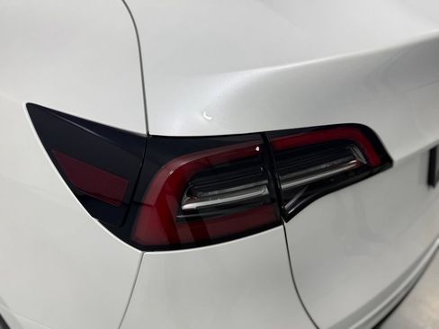 Used 2021 Tesla Model Y Long Range AWD/4WD image 9
