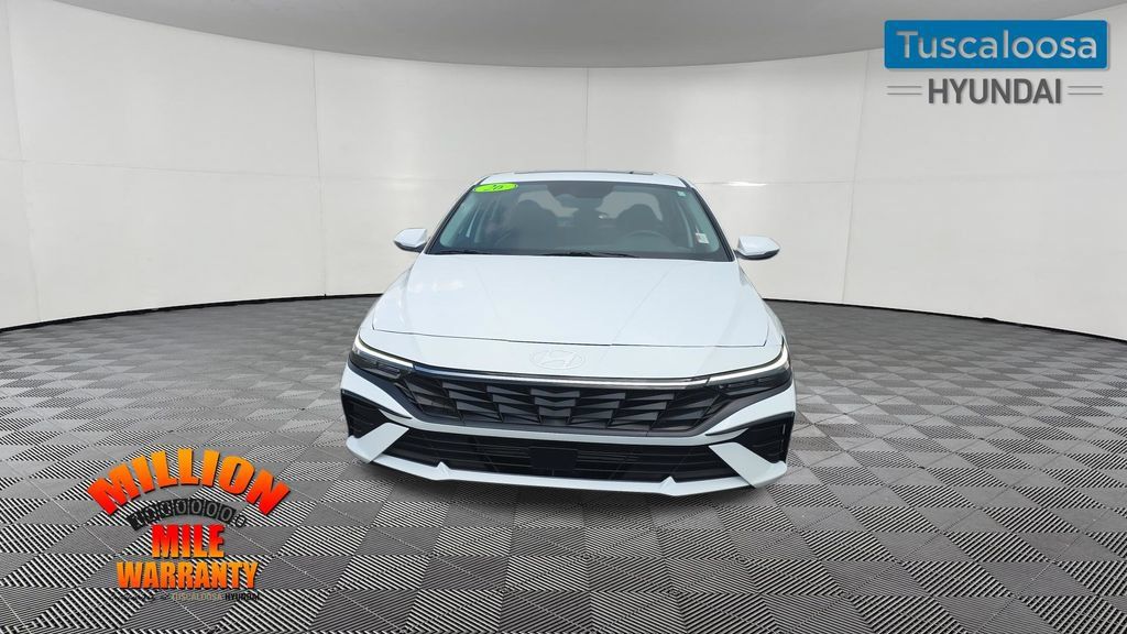 Used 2026 Hyundai Elantra Limited FWD image 2